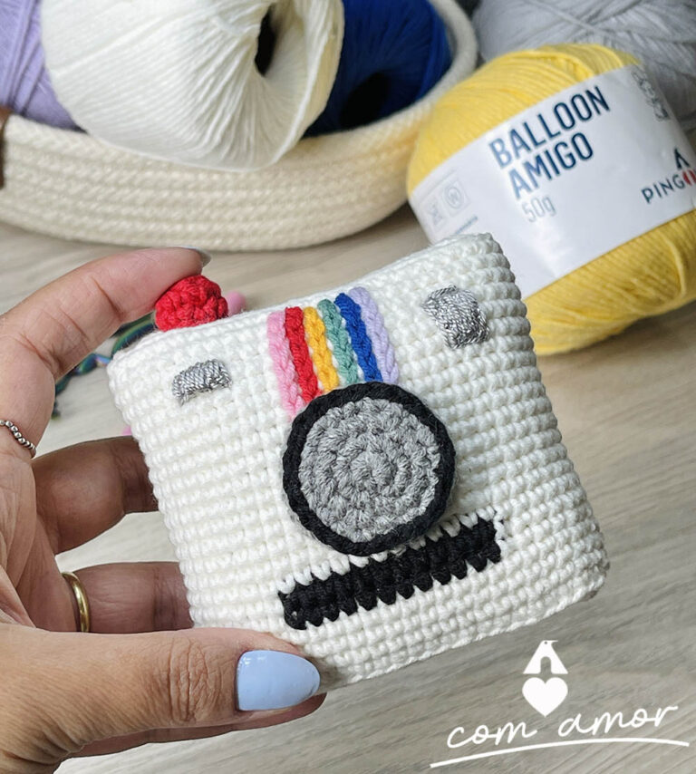 Câmera de crochê Polaroid Amigurumi feito com fio BALLOON AMIGO